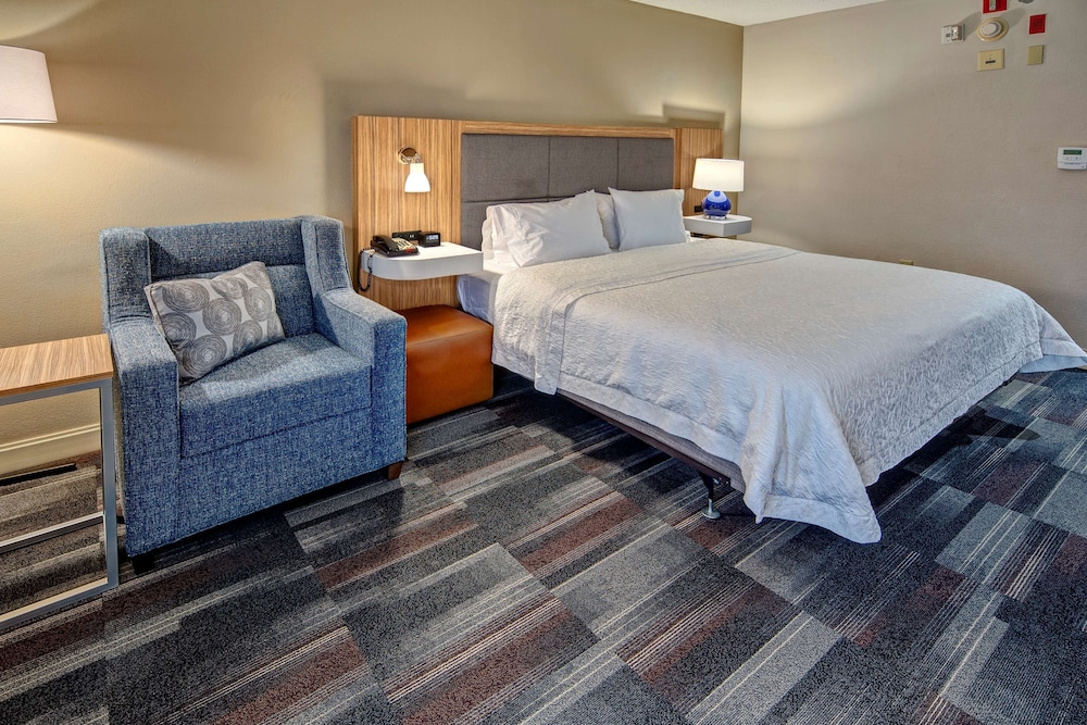 Room, 1 King Bed, Non Smoking - Photo 3