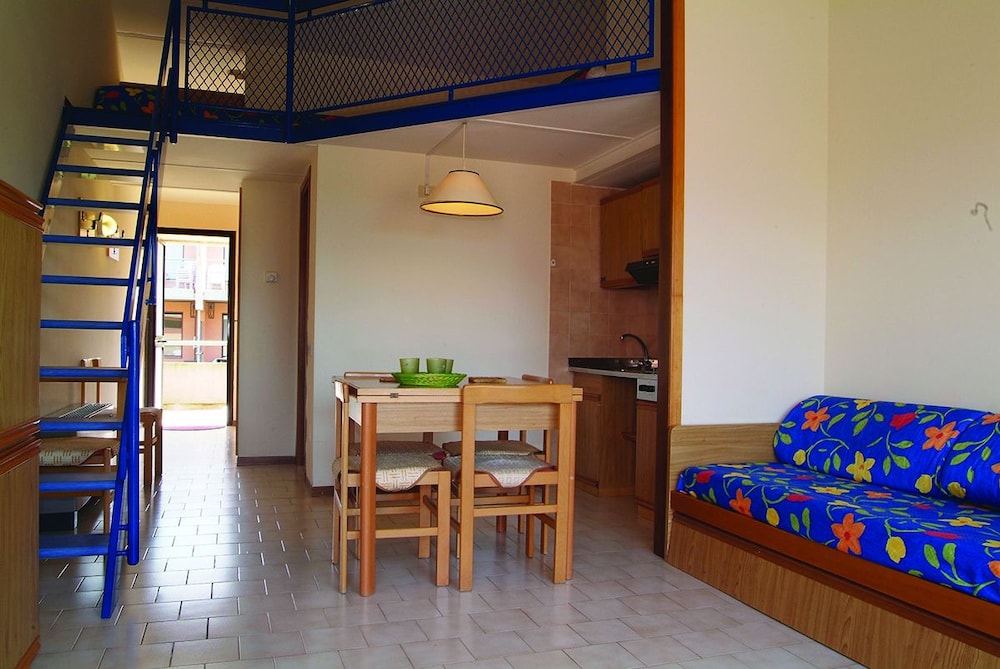 Apartment, 2 Bedrooms, Terrace - Photo 5