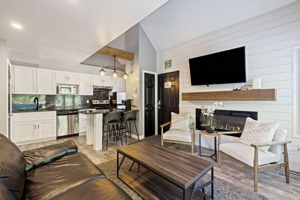 Deluxe Loft (209 NC - No Pets Allowed)