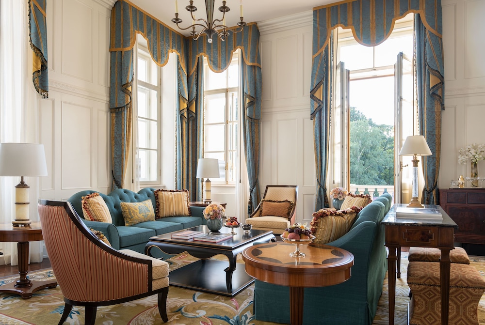 Suite, 1 Bedroom (Noble)