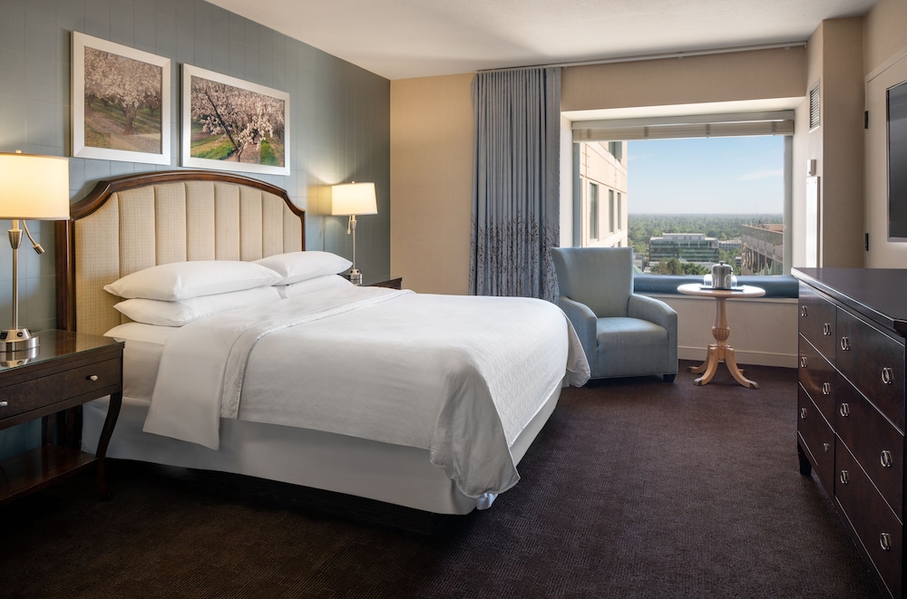 Club Suite, 1 King Bed - Photo 3