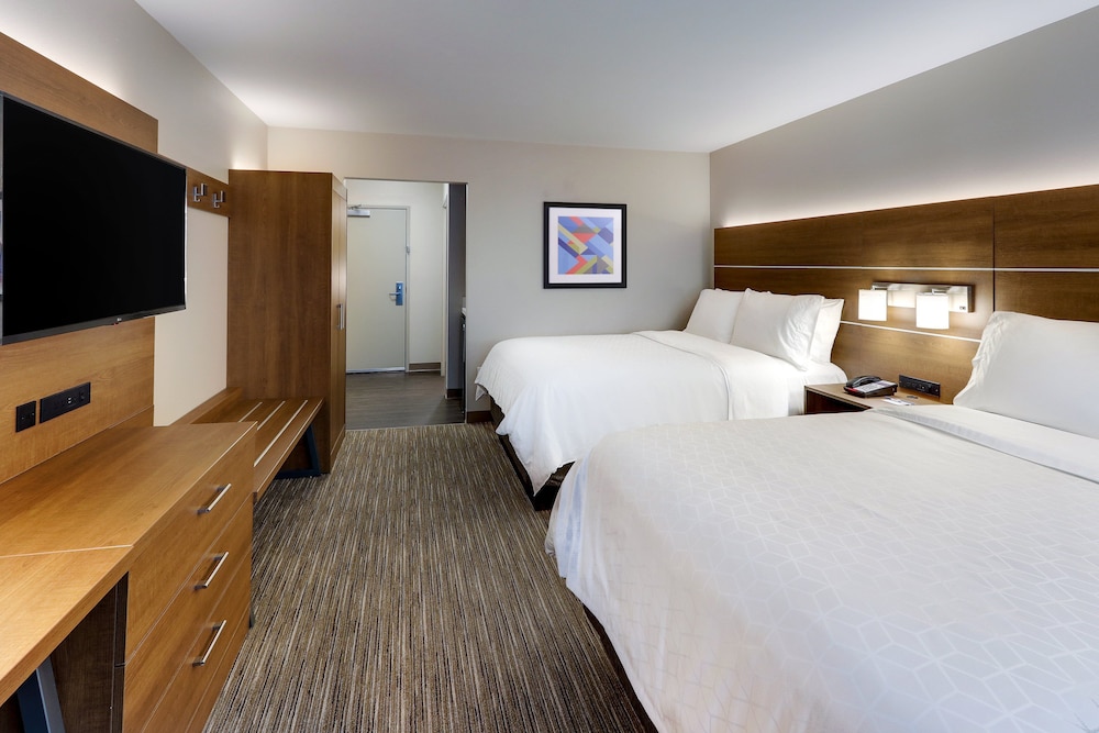 Standard Room, 2 Queen Beds, Accessible, Non Smoking (Communications) - Photo 7