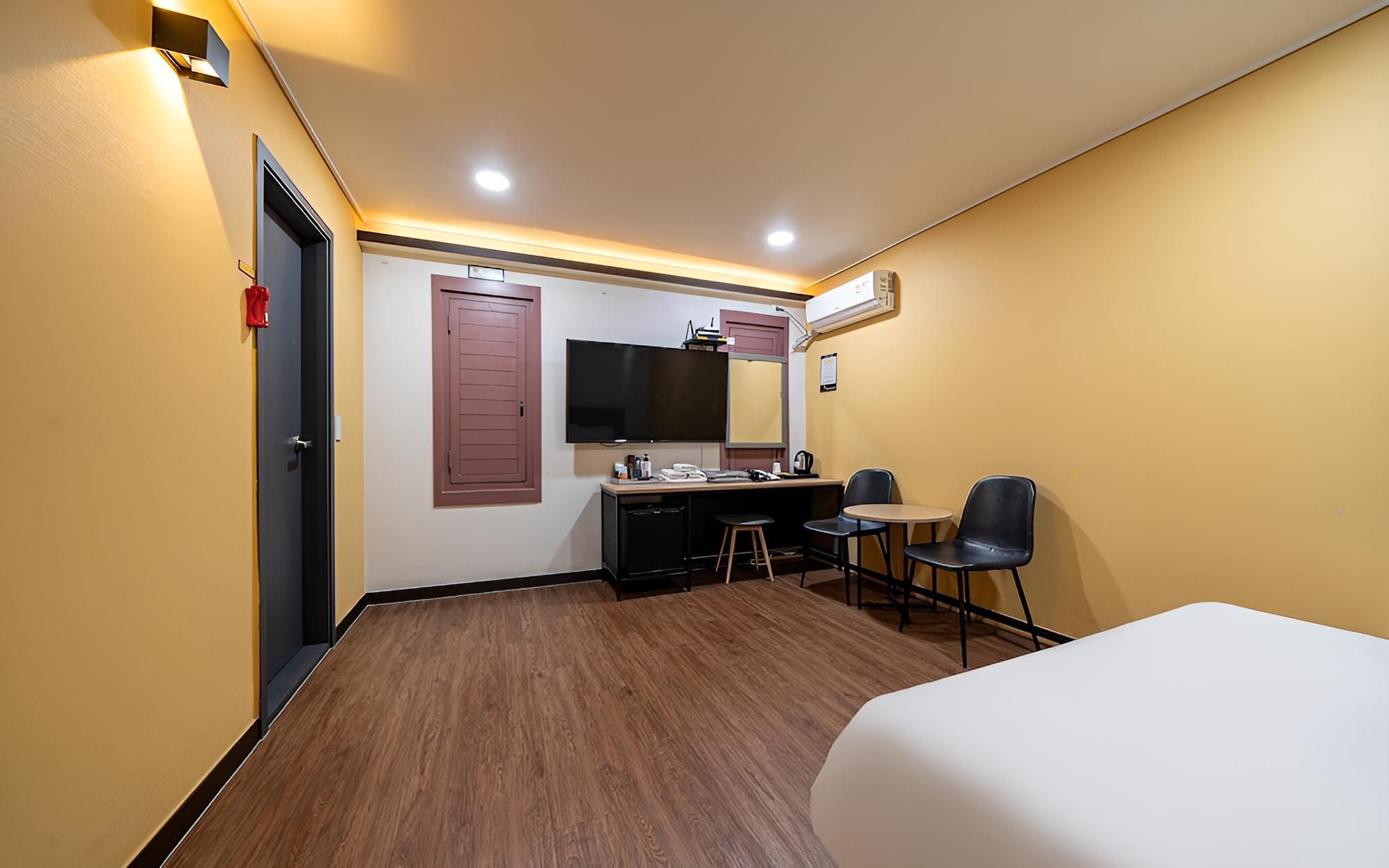 Room (Standard room (Netflix Disney Apple T) photo 2