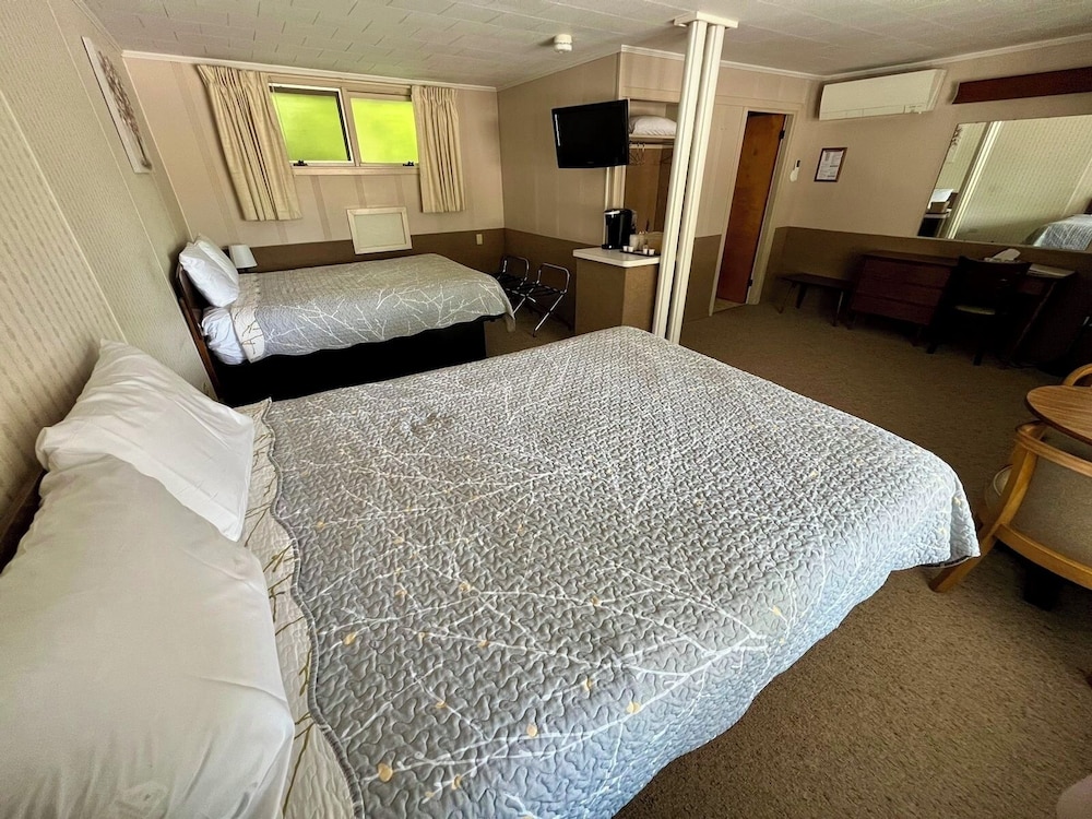 Standard Room, 2 XL Double Beds photo 3