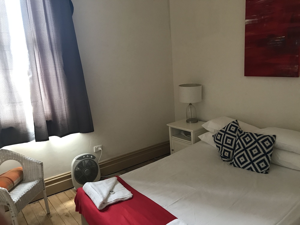 Classic Room, 1 Queen Bed photo 2