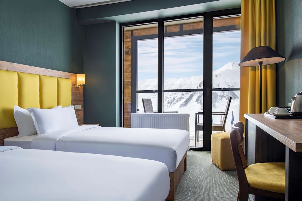 Superior Room, 2 Twin Beds, Balcony, Mountain View - Photo 1
