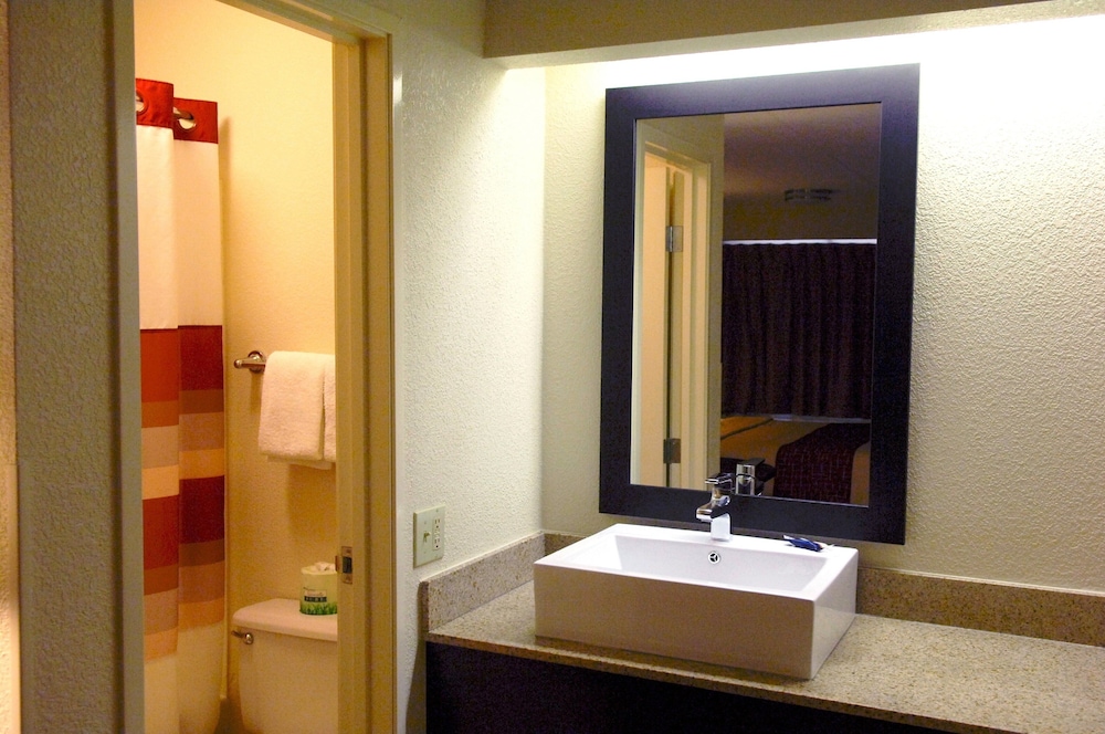 Standard Room, 2 Double Beds (Smoke Free) - Photo 4