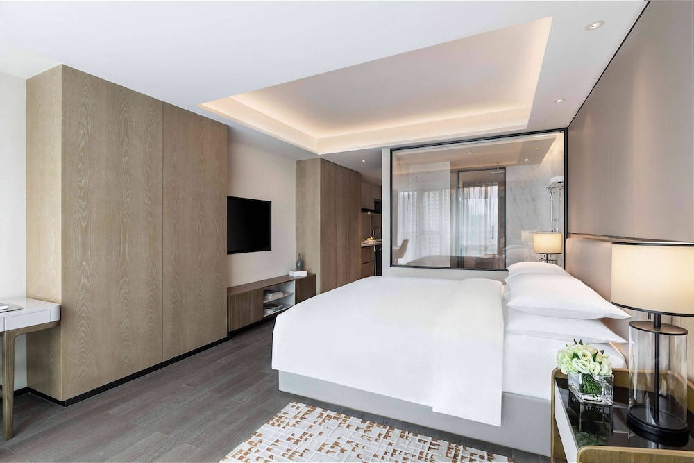 Studio, 1 King Bed, City View