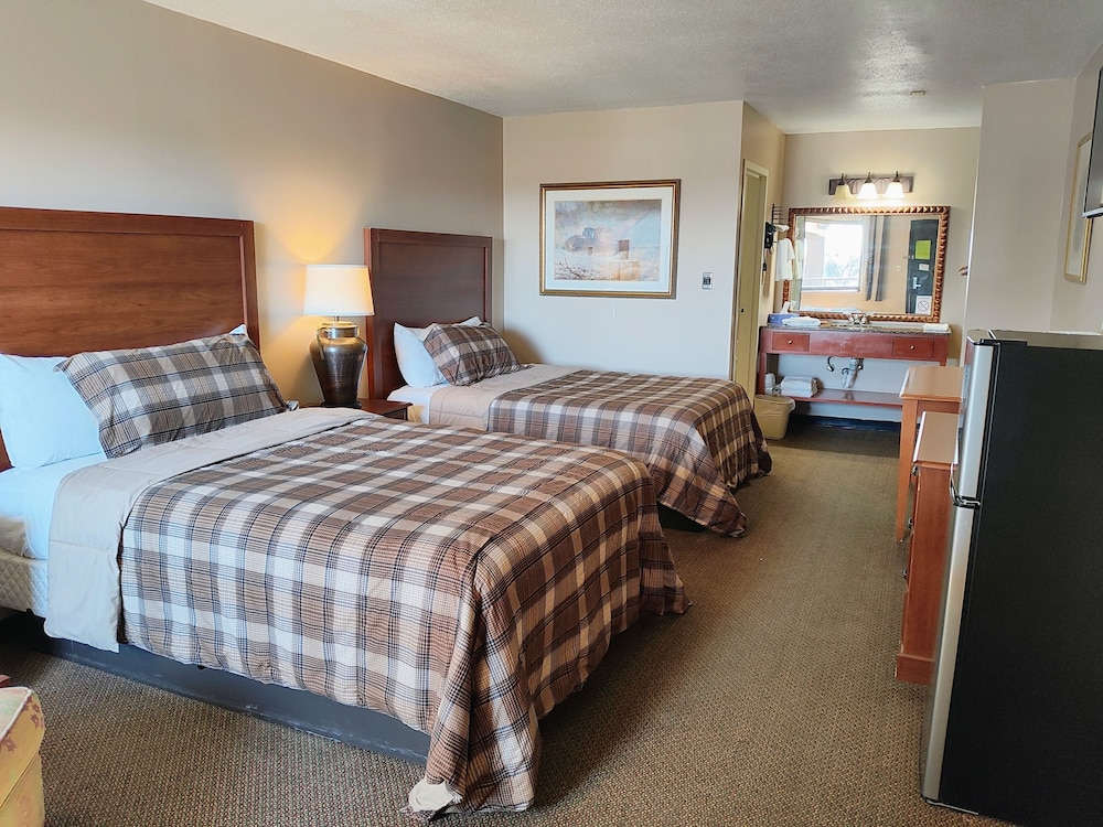 Economy Double Room, 2 Double Beds photo 1