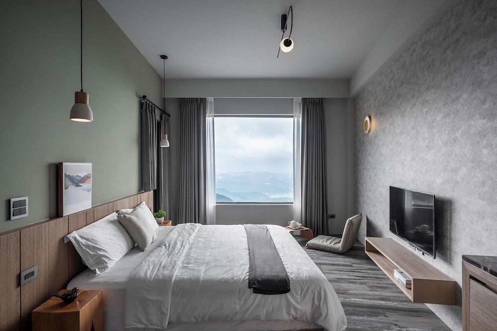 Gallery Room, 1 Queen Bed, Balcony, Ocean View
