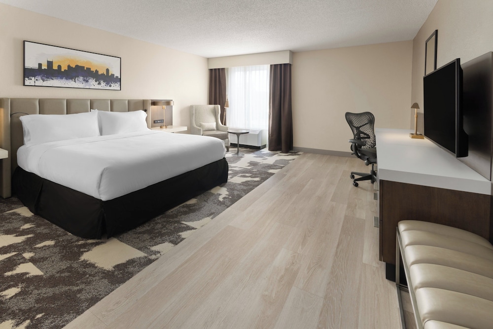 Standard Room, 1 King Bed, Accessible Bathtub (Mobility, Tub) - Photo 6