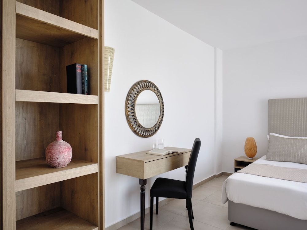 One Bedroom Family Suite photo 2
