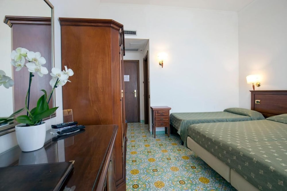 Standard Triple Room - Photo 3