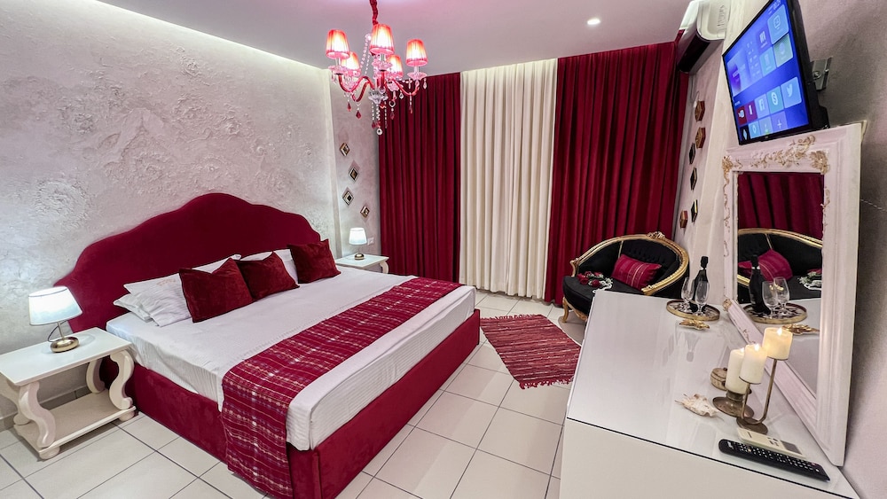 Room 502 photo 2