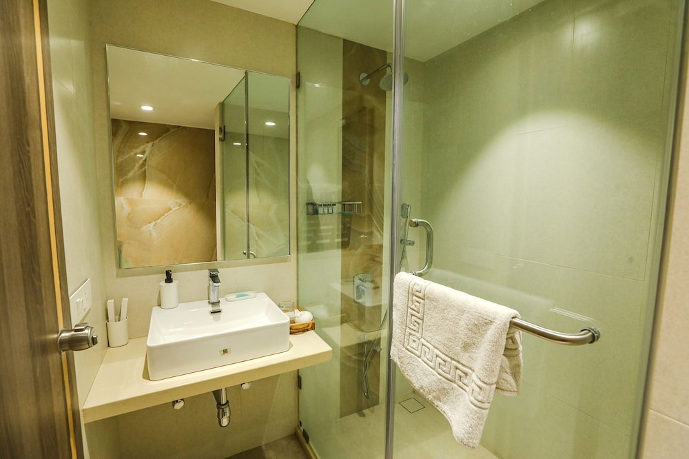 Suite - Photo 2