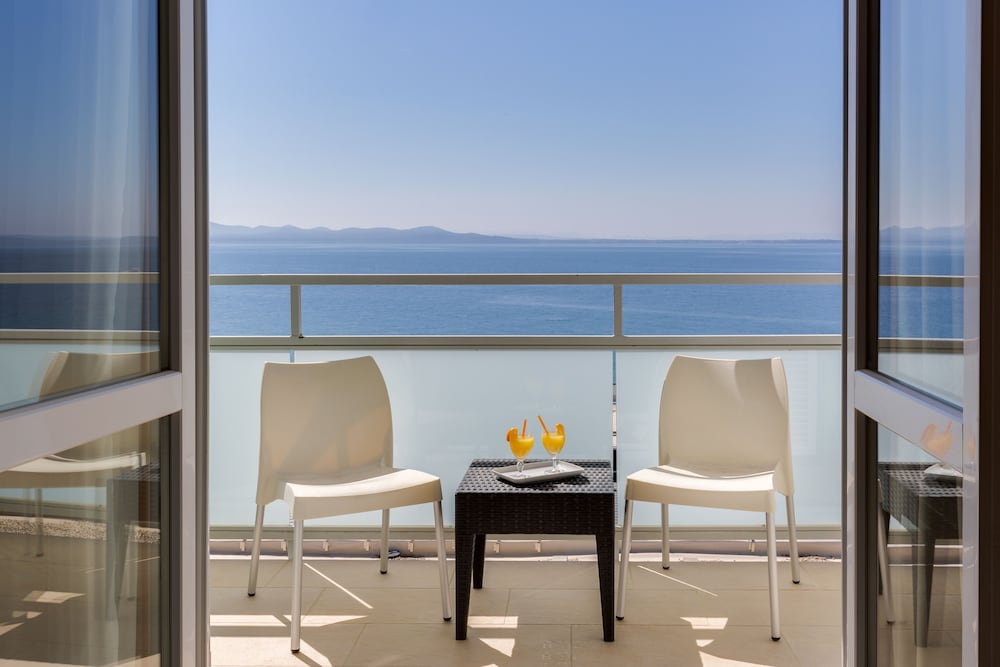 Family Room with Balcony - Sea Side photo 3