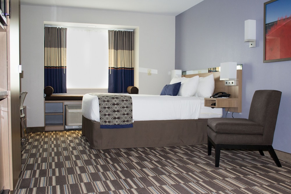 Studio Suite, 1 Queen Bed, Accessible, Non Smoking photo 2