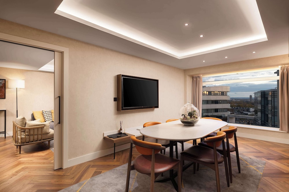 Luxury Suite (Penthouse Suite) thumbnail 5