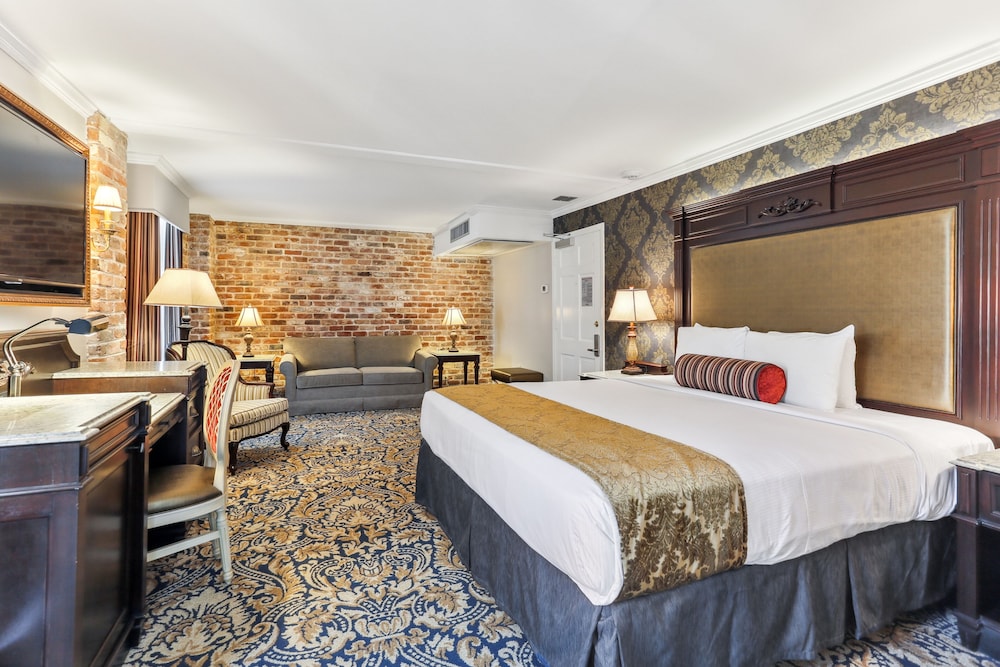 Junior Suite, 1 King Bed - Photo 1