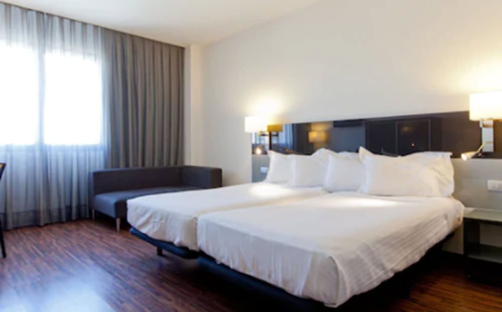 Standard Twin Room - Photo 2