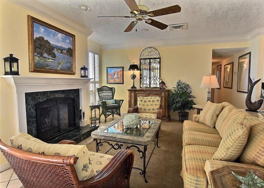 Condo, 4 Bedrooms, Balcony, Bay View (Channelview)