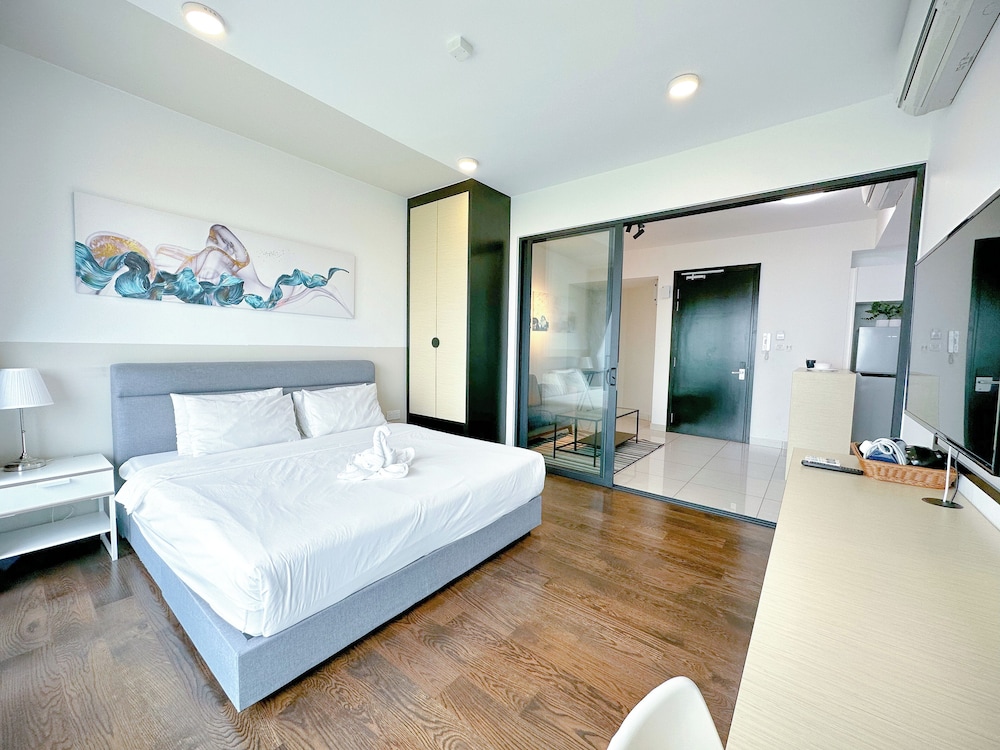 Comfort Studio, 1 Queen Bed, Non Smoking, Balcony photo 1