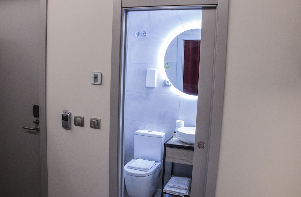 Basic Double Room, Private Bathroom (DbM) - Photo 2