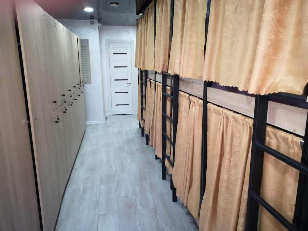 Bed in 12-Beds Mixed Dormitory Room photo 1