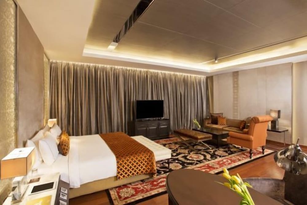 Presidential Suite with Bath Tub, Club Lounge Access Presidential Suite with Bath Tub, Club Lounge Access