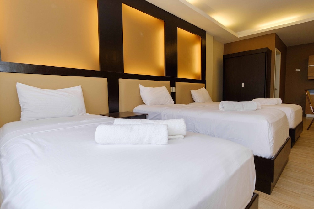 Deluxe Triple Room - Photo 10