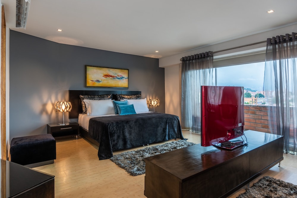 Suite, 1 Double Bed, Balcony - Photo 3