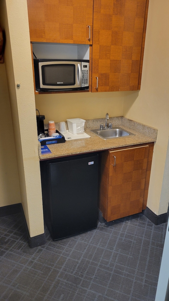 Suite, Multiple Beds, Non Smoking - Photo 19