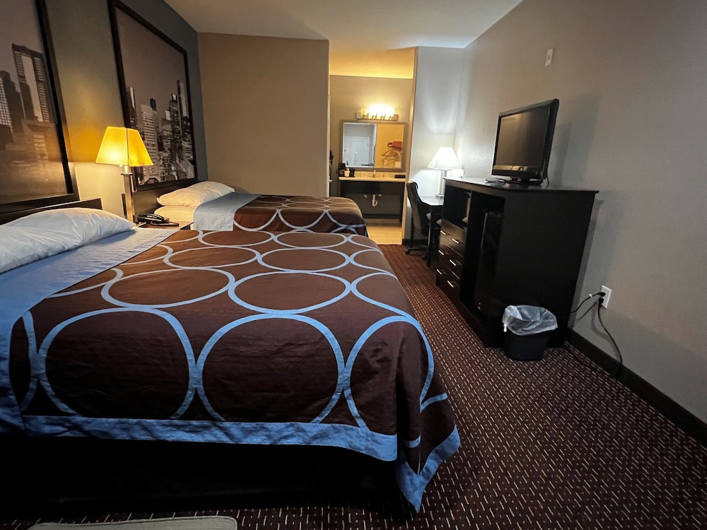 Standard Room, 2 Queen Beds - Photo 6