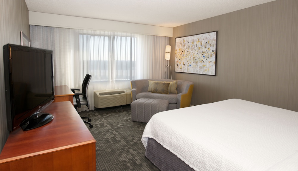 Deluxe Room, 1 King Bed - Photo 4