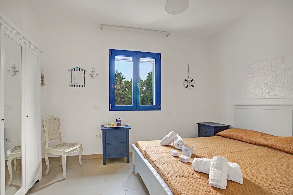 Family Villa, 2 Bedrooms (Villetta Pino Pool And Sea)