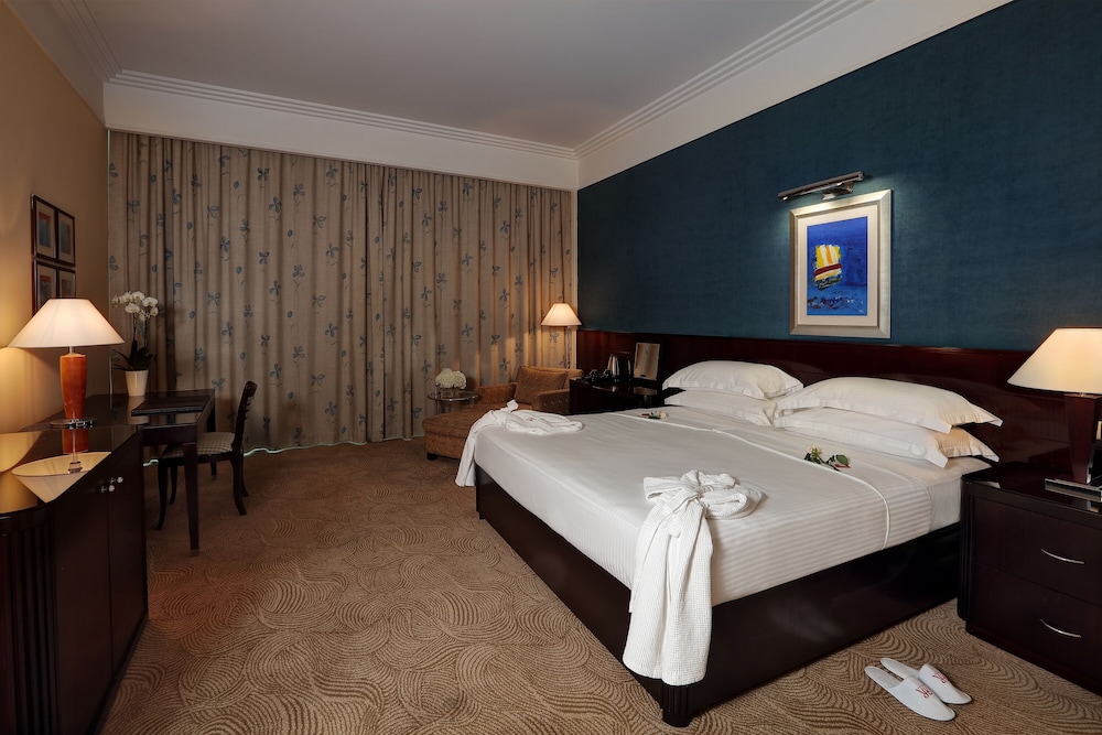 Royal Room, 1 King Bed, Sea View (Club) - Photo 5