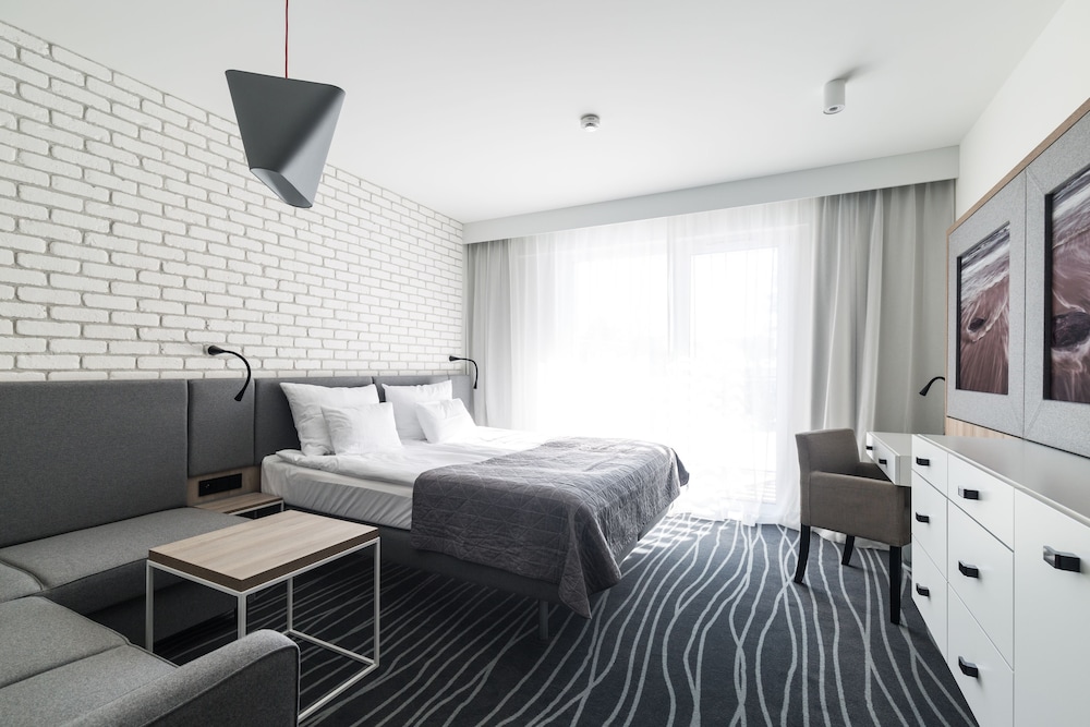 Twin Room (With Extra Bed) photo 1