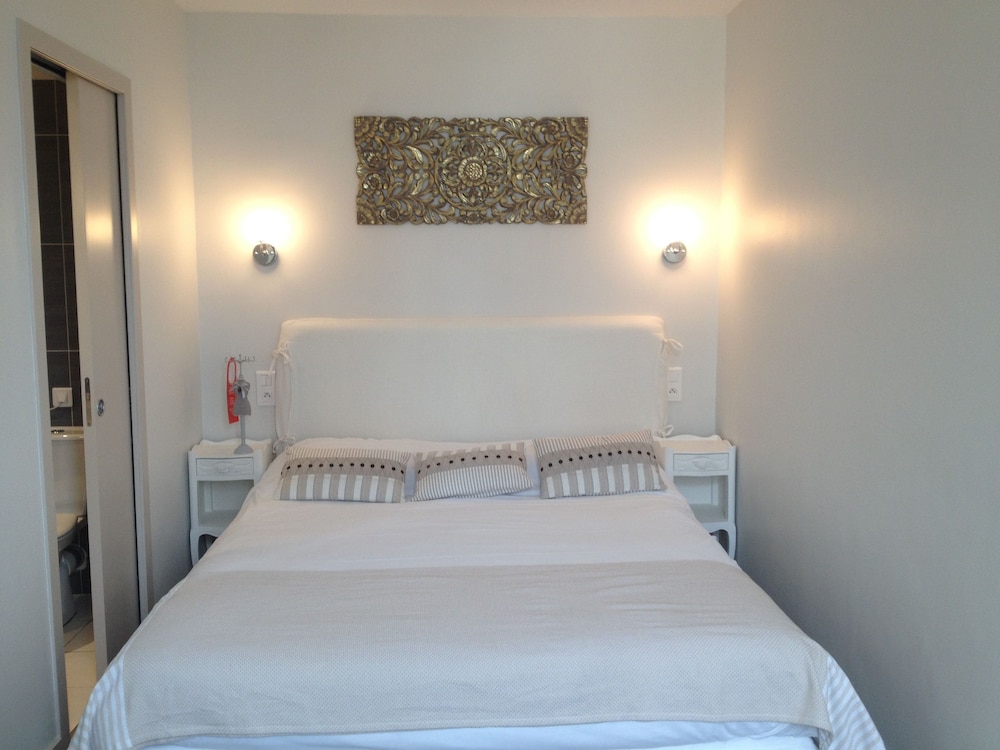 Comfort Double Room, Pool Access photo 3