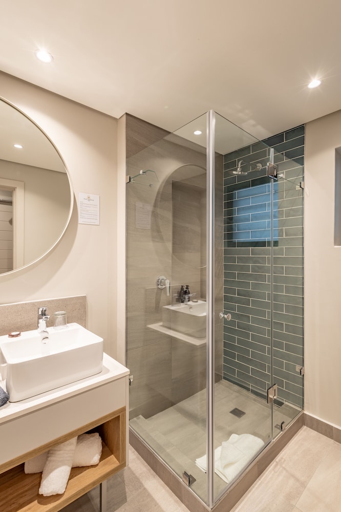 Luxury Suite - Photo 10