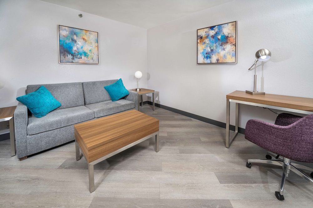 Suite, 1 King Bed, Non Smoking, Balcony (with Sofabed) - Photo 3