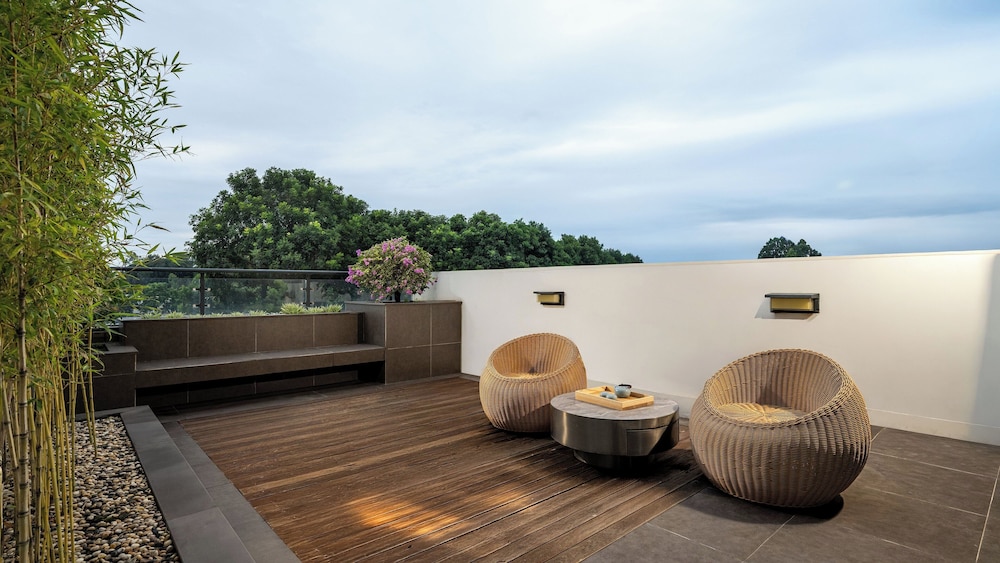 1 King Standard Balcony