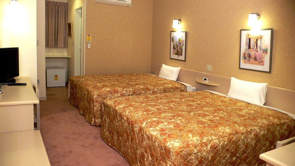 Standard Twin Room, 2 Queen Beds, Non Smoking (Only Accessible From Up-Lane Highway) photo 1