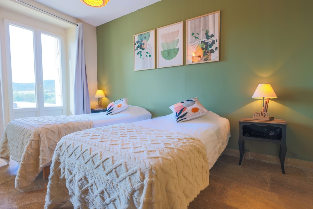 Comfort Twin Room, Non Smoking, Hill View photo 1