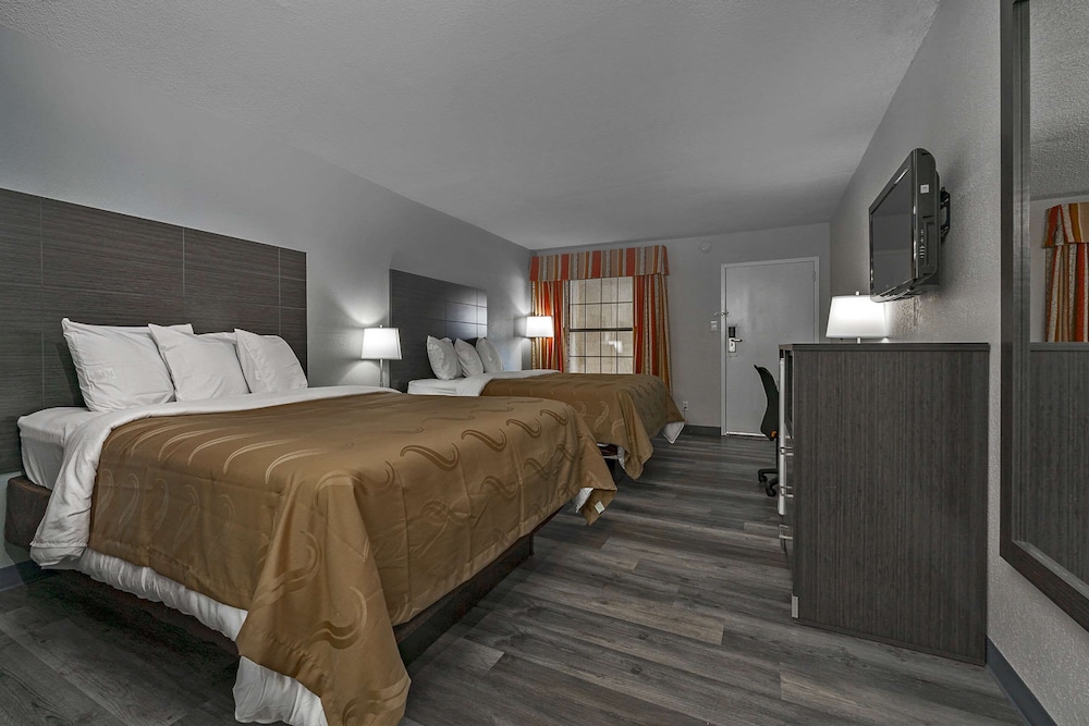 Room, 2 Queen Beds, Non Smoking photo 1