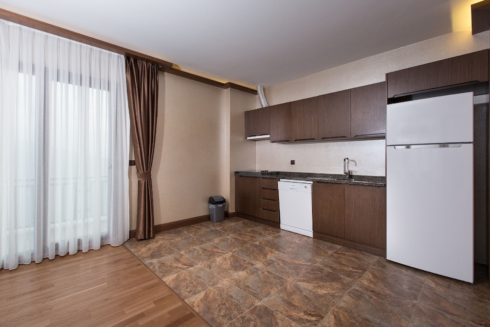 Standard Room With Kitchen (Basement Floor) thumbnail 5
