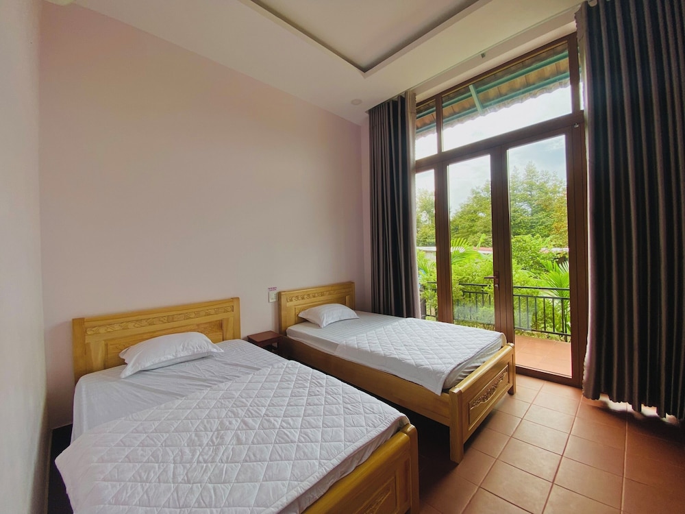 Standard Room, Multiple Beds, River View
