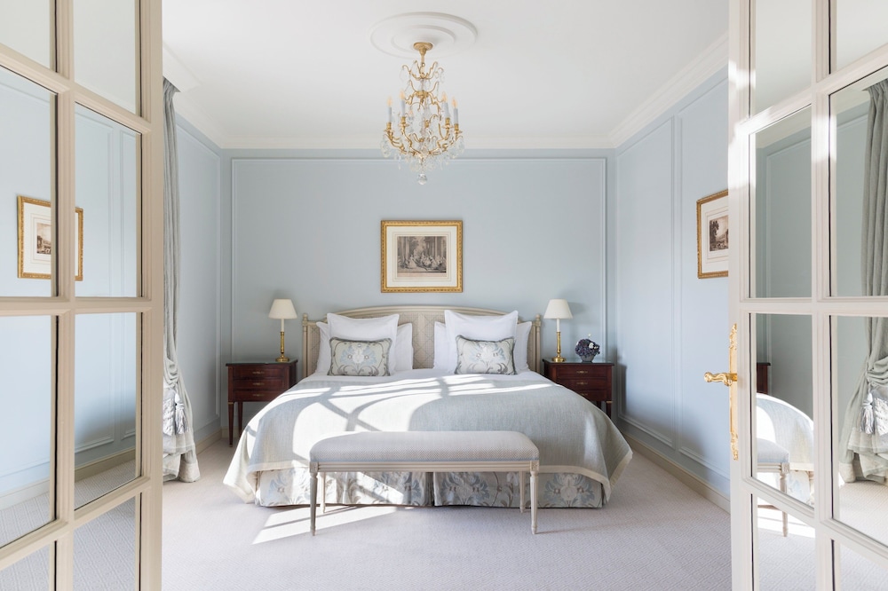 Deluxe Suite with Balcony photo 1
