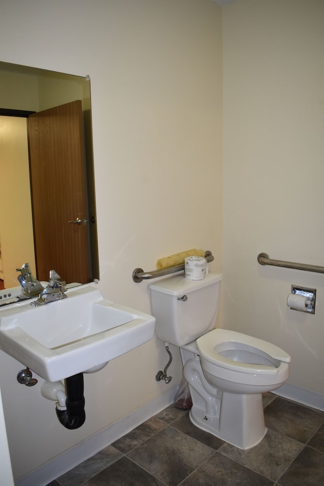 Classic Room, 1 Queen Bed, Accessible, Non Smoking photo 3