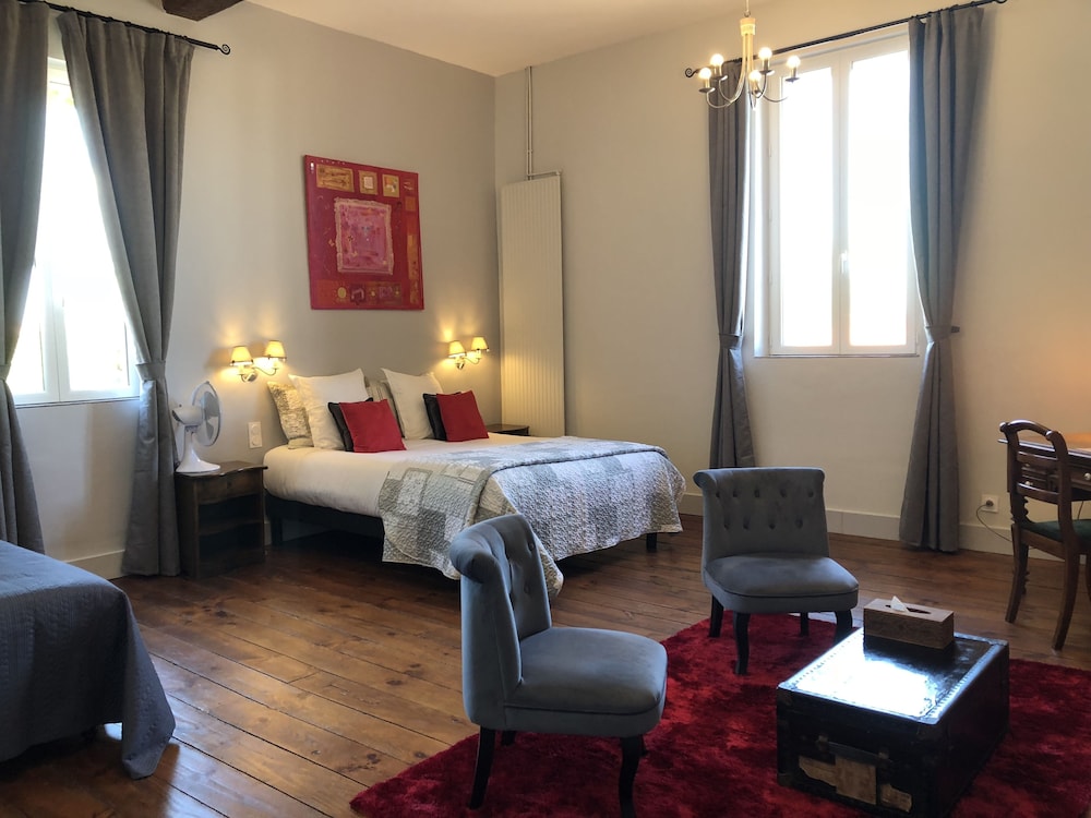 Premium Triple Room, Multiple Beds, Private Bathroom (Petit Pont) photo 2