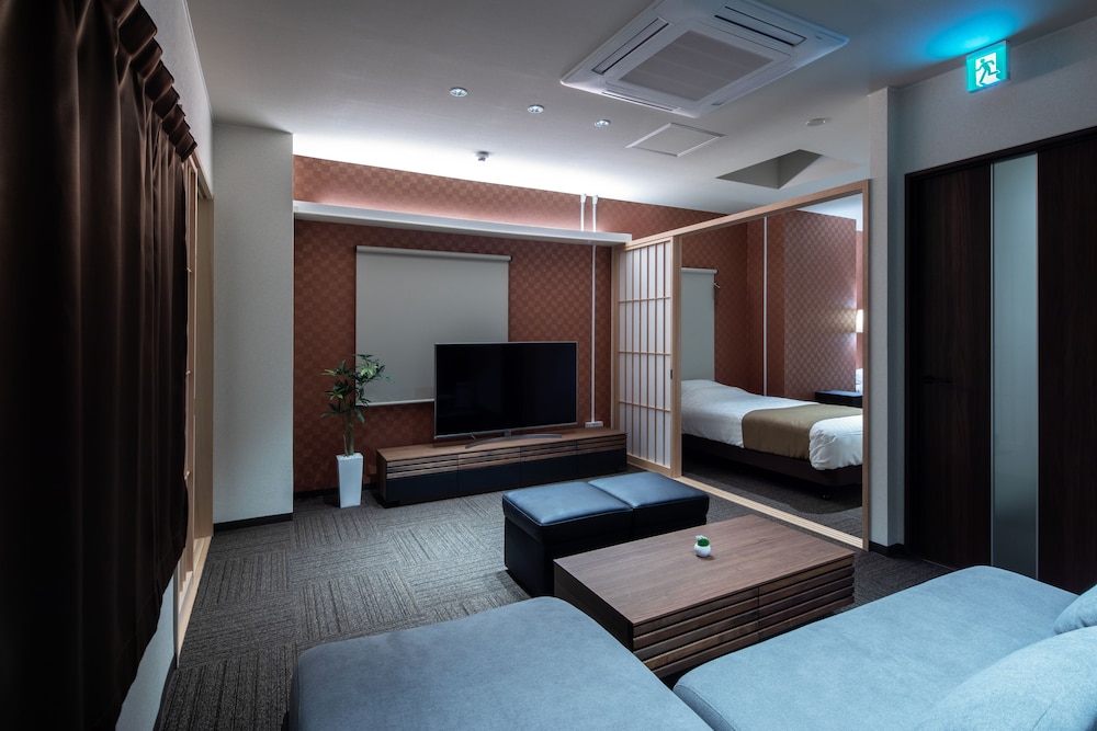 Executive Suite, Multiple Beds, Non Smoking, Hot Tub - Photo 3
